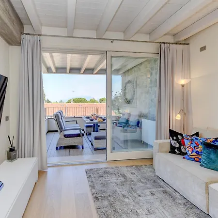 Apartment Warda Lovely Desenzanoloft Official Partner Homes & By Marriott Bonvoy Desenzano del Garda