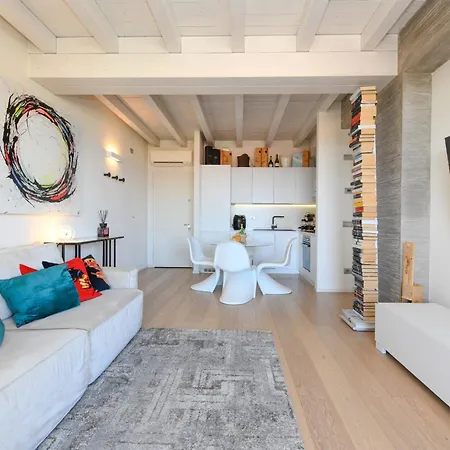 Warda Lovely Desenzanoloft Official Partner Homes & By Marriott Bonvoy Apartment