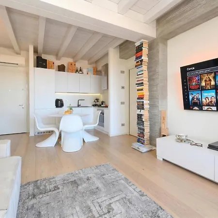 Warda Lovely Desenzanoloft Official Partner Homes & By Marriott Bonvoy *